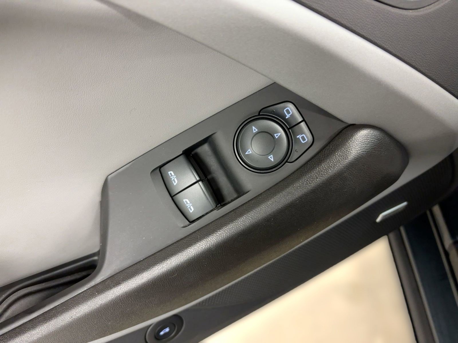 Used 2021 Chevrolet Camaro LT w/ Technology Package image 18