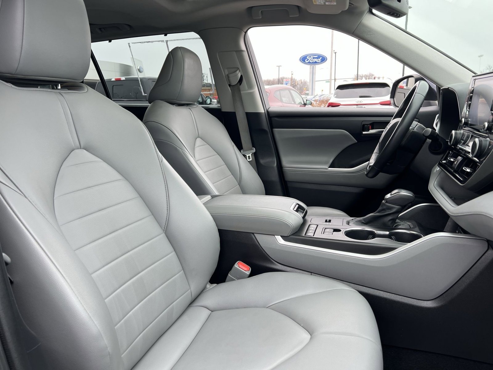 Used 2021 Toyota Highlander XLE image 27