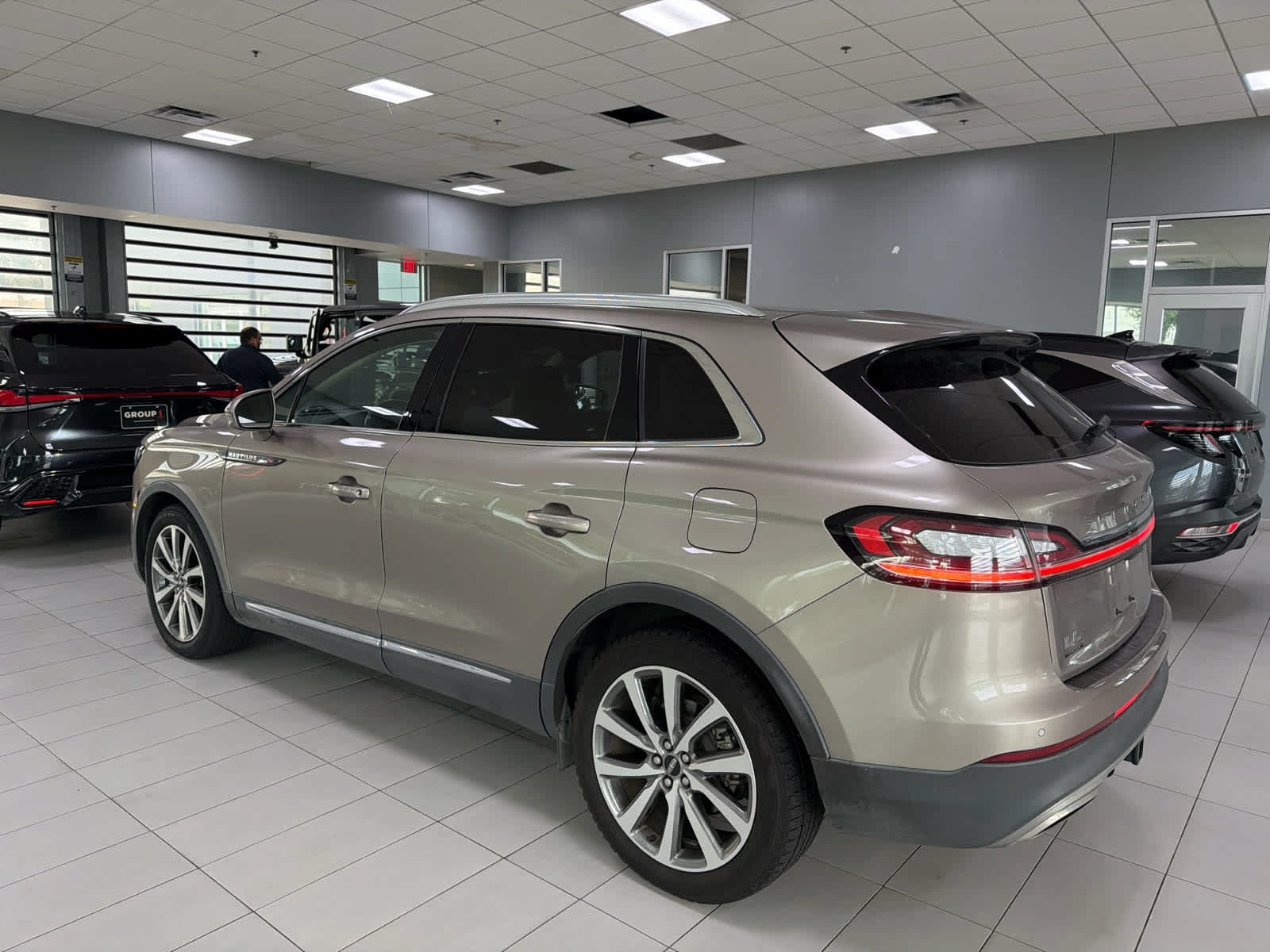 Used 2019 Lincoln Nautilus Select FWD image 9