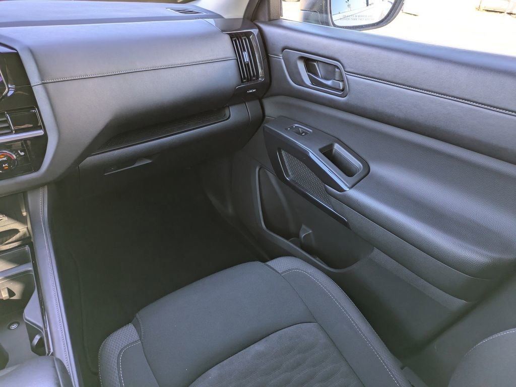 Certified 2024 Nissan Pathfinder SV image 18