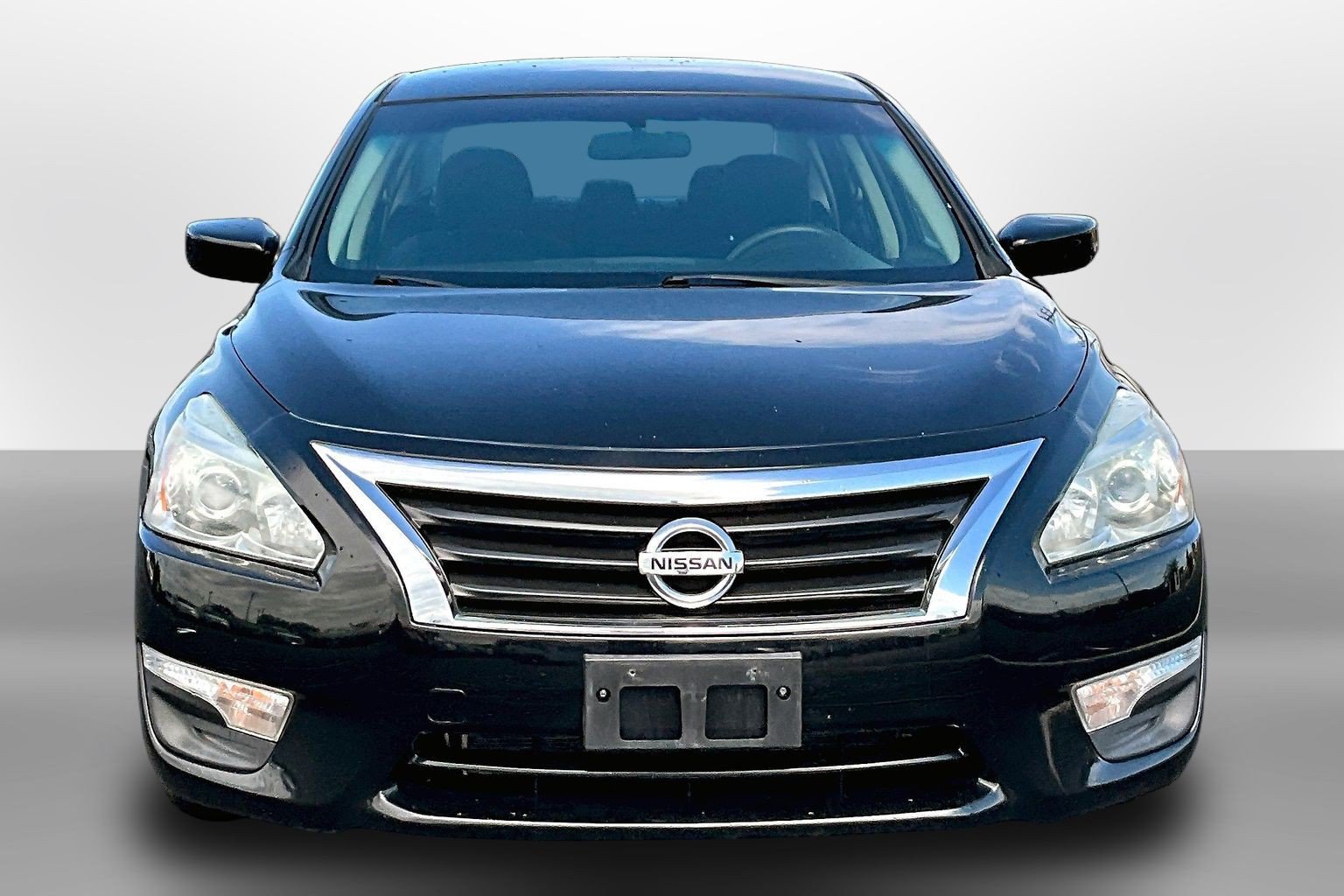 Used 2015 Nissan Altima 2.5 S w/ Sport Value Package FWD image 3