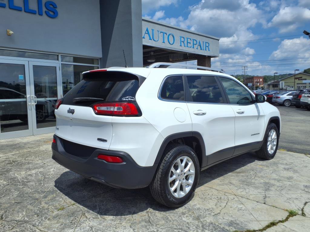 Used 2017 Jeep Cherokee Latitude w/ Cold Weather Group image 3
