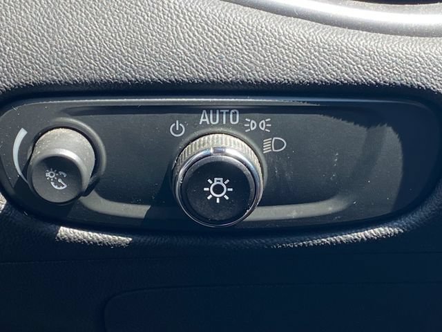 Used 2023 Chevrolet Malibu LT FWD image 25