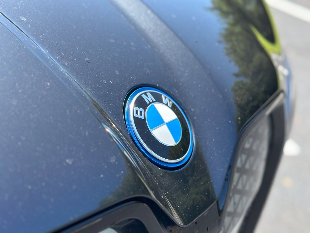 Used 2022 BMW iX xDrive50 w/ Sport Package AWD/4WD image 13