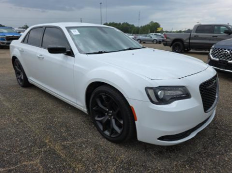 Used 2020 Chrysler 300 Touring w/ Sport Appearance Package RWD image 2