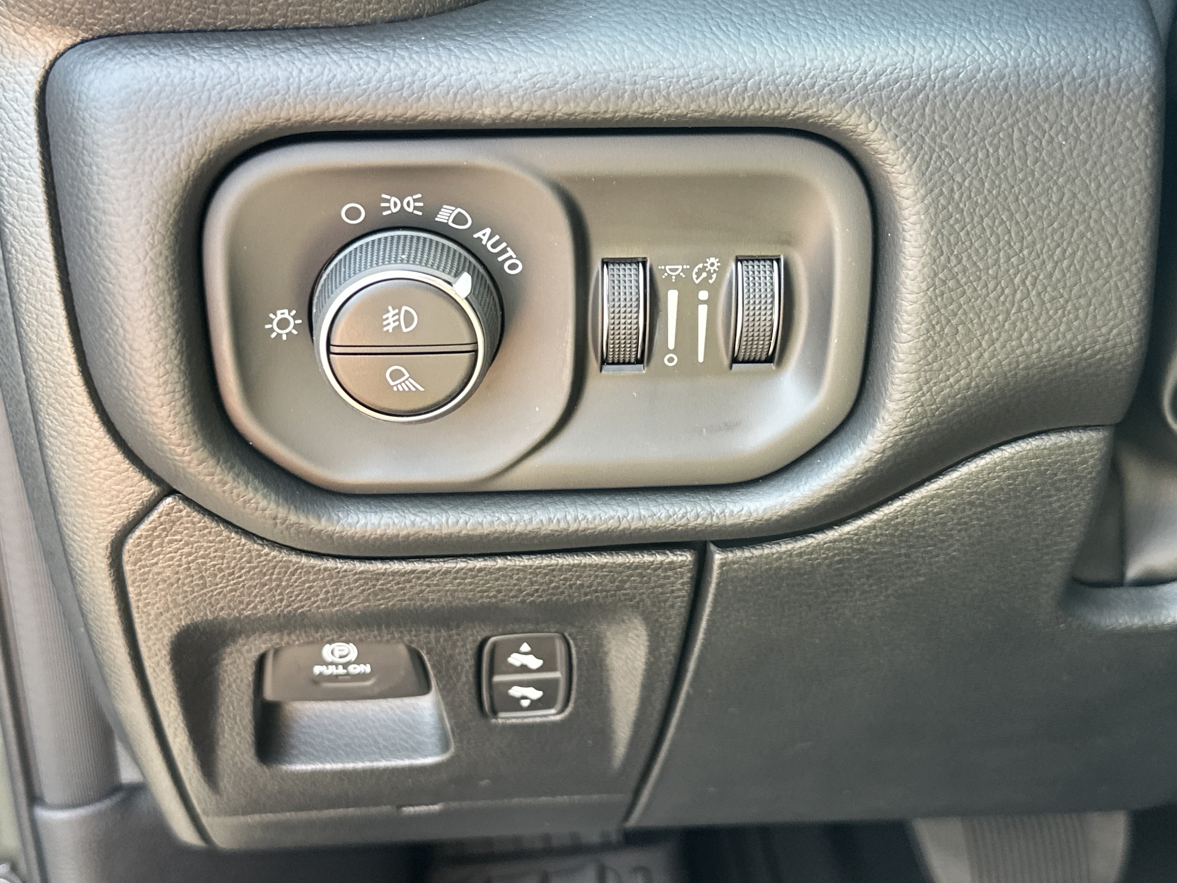 New 2027 RAM 1500 Rebel w/ Rebel Level 2 Equipment Group AWD/4WD image 13