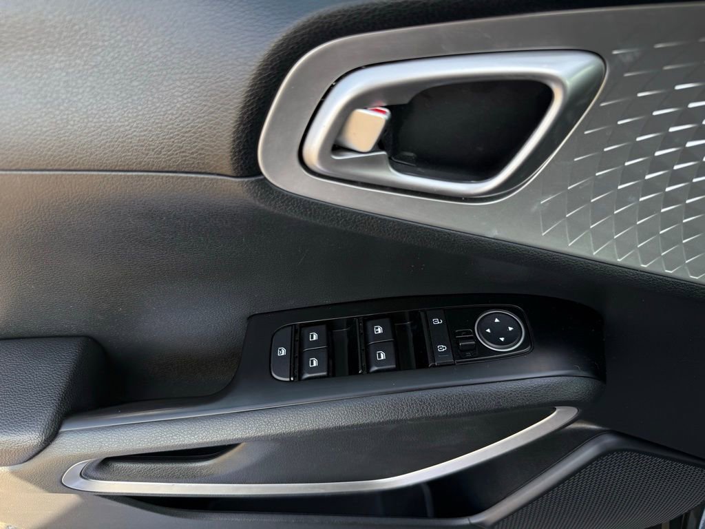 Used 2023 Kia Soul LX w/ Option Group 015 image 18