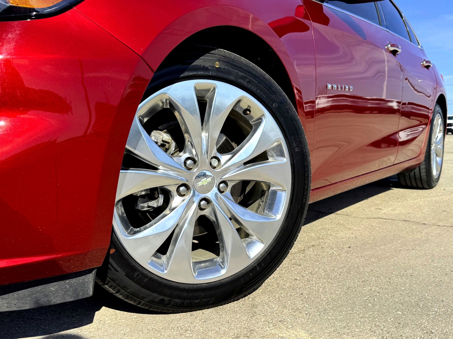 Used 2017 Chevrolet Malibu Premier image 2