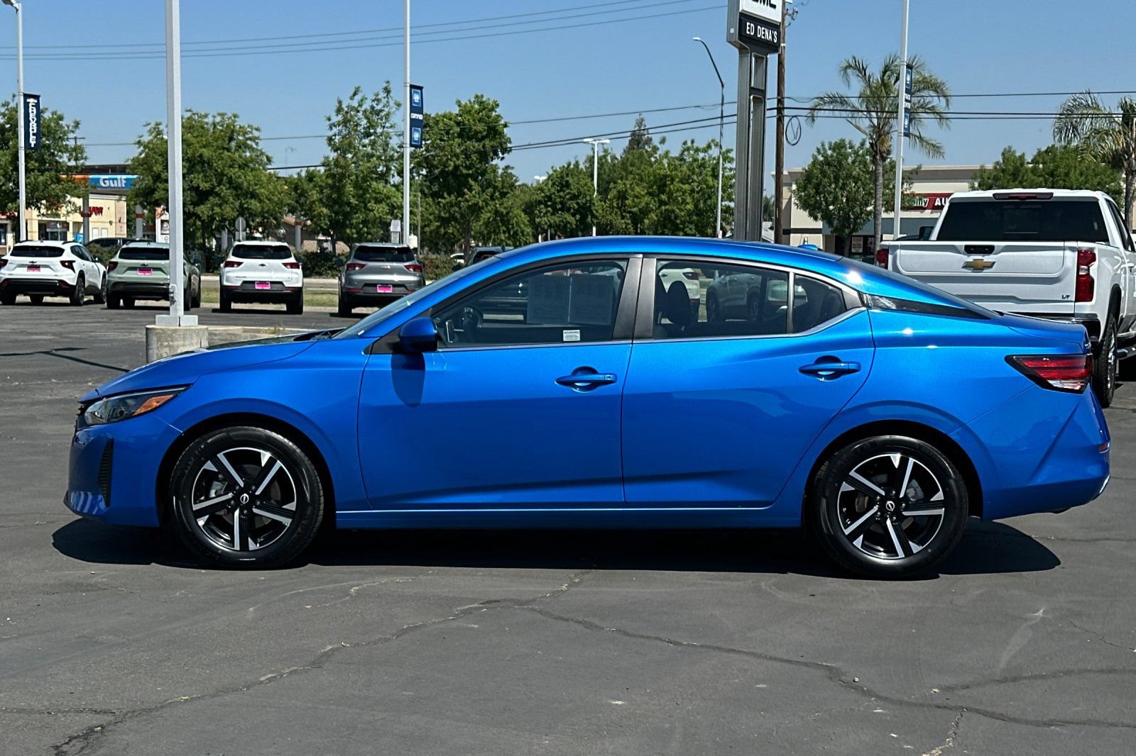 Used 2025 Nissan Sentra SV FWD image 8