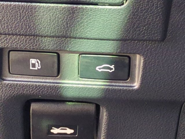 Used 2025 Lexus ES 300h w/ Premium Package FWD image 32