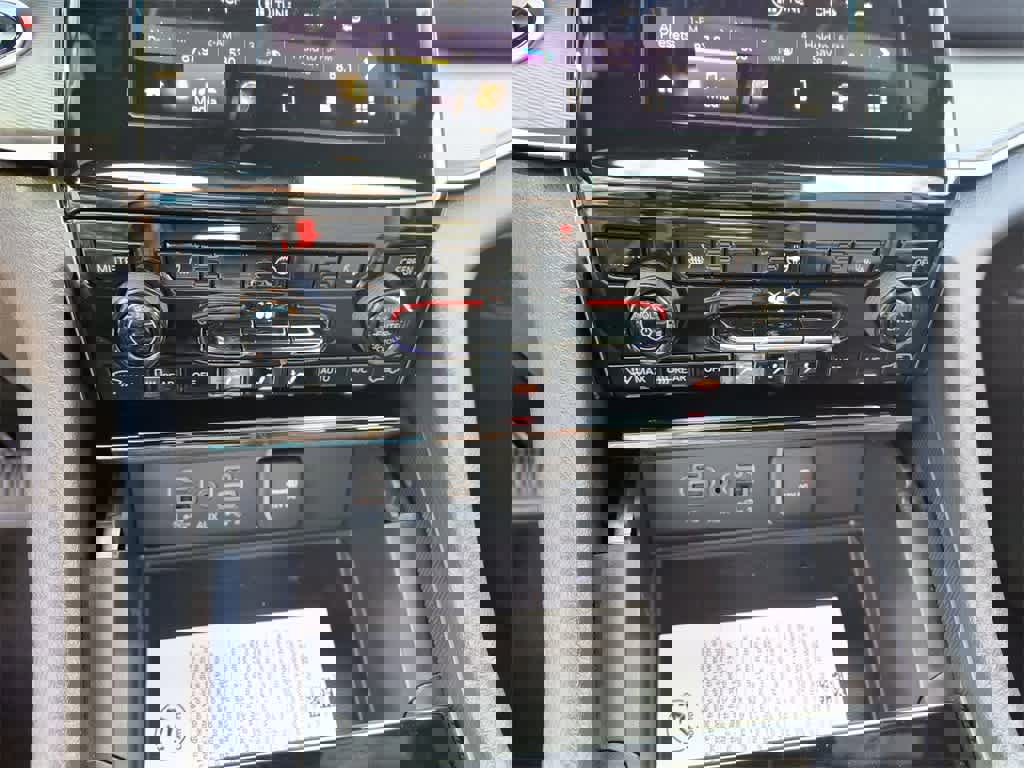 New 2025 Jeep Grand Cherokee L Laredo image 18