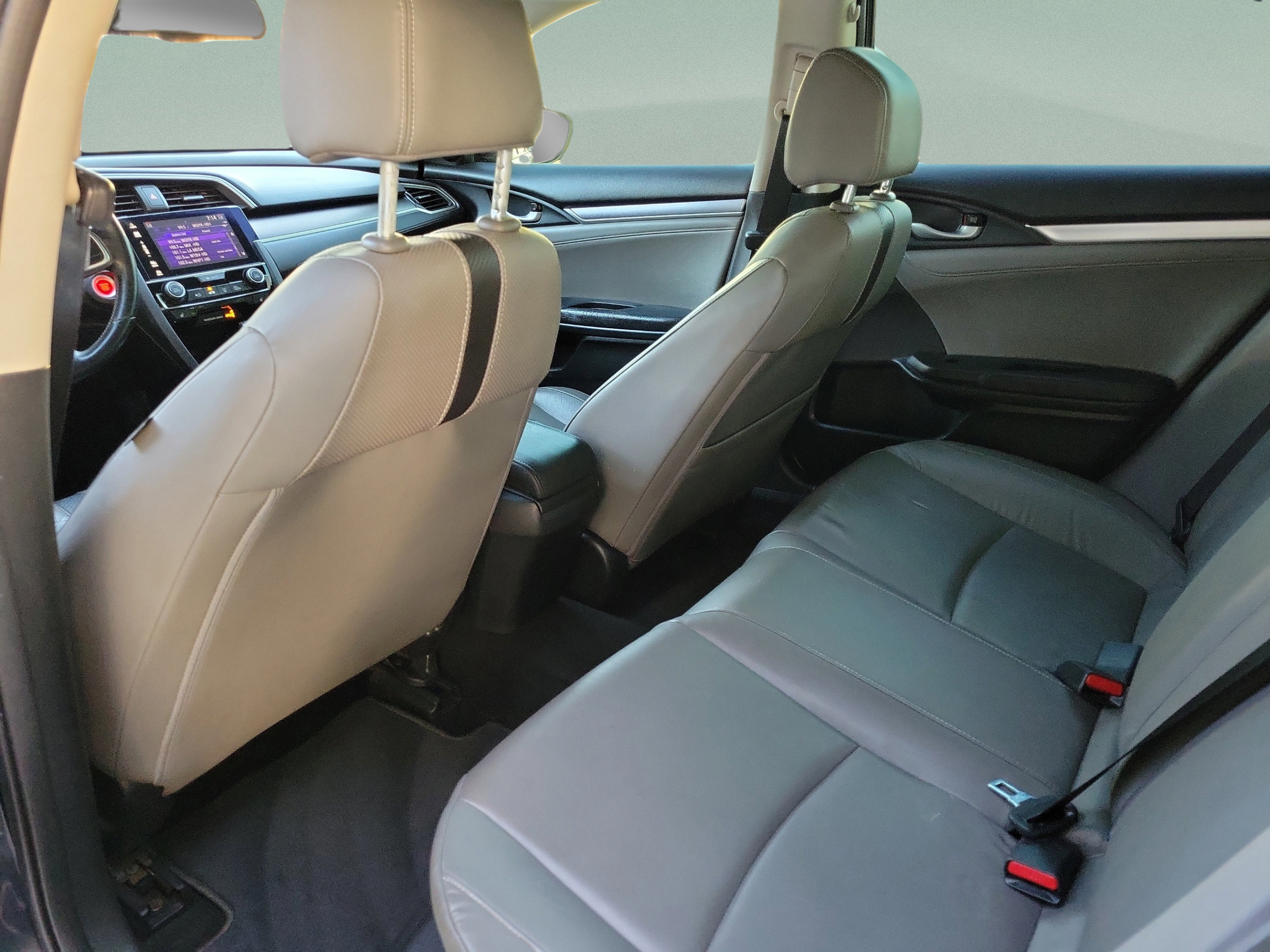 Used 2018 Honda Civic EX-L image 6