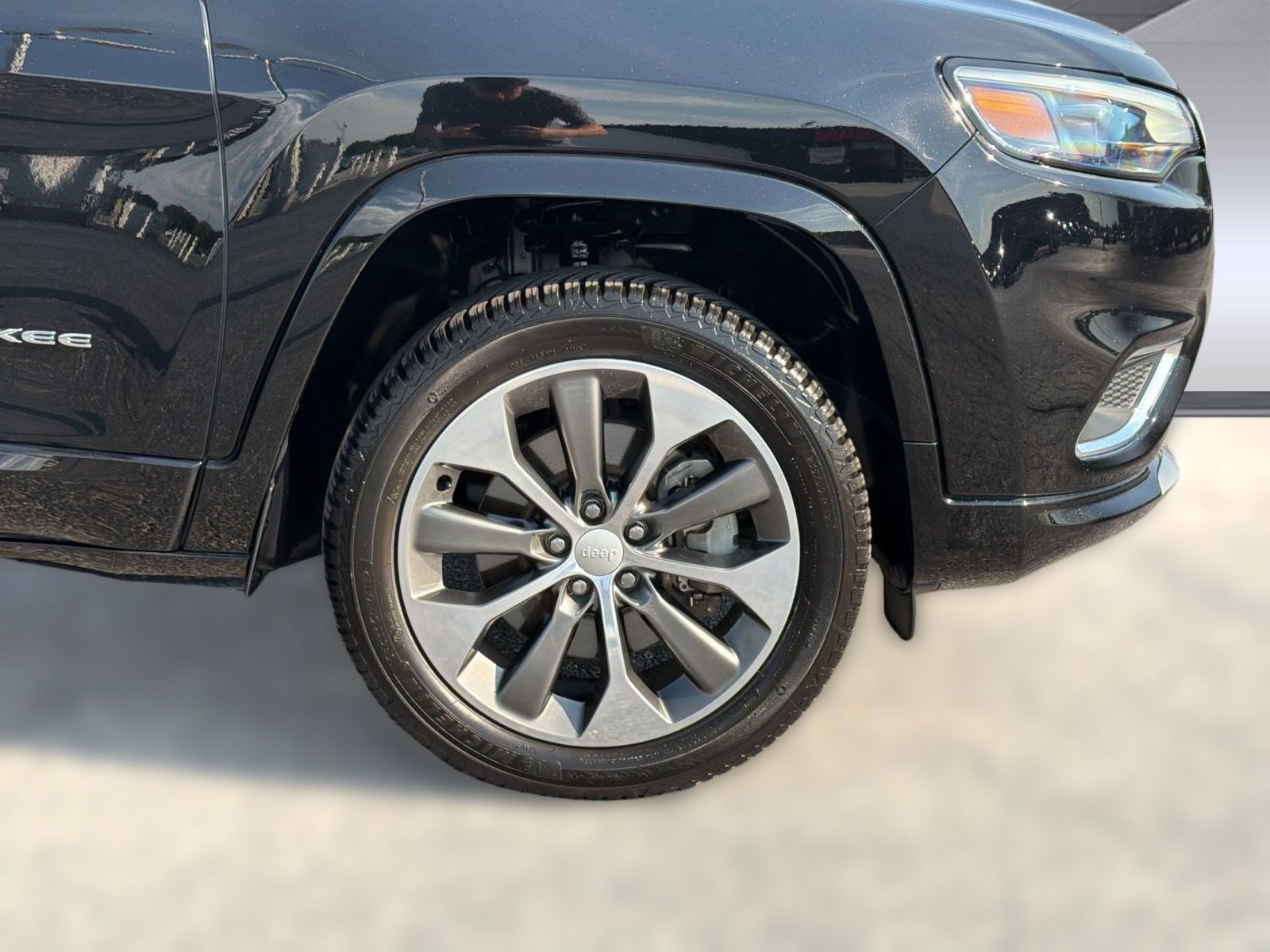 Used 2019 Jeep Cherokee Overland w/ Heavy Duty Protection Group AWD/4WD image 12