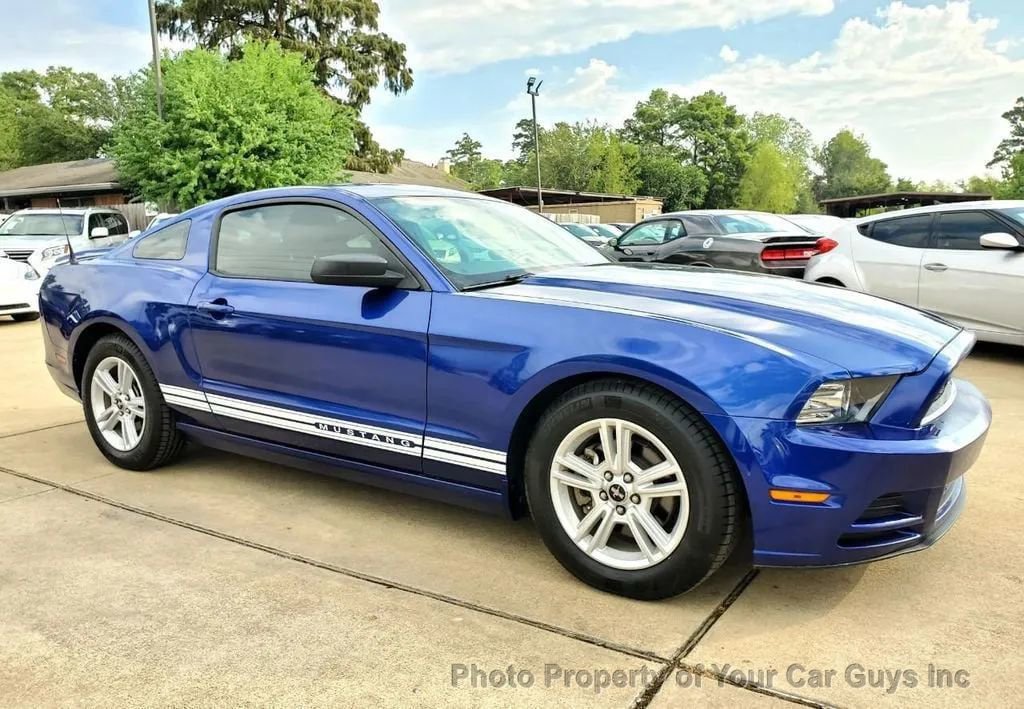 Used 2013 Ford Mustang Coupe image 2