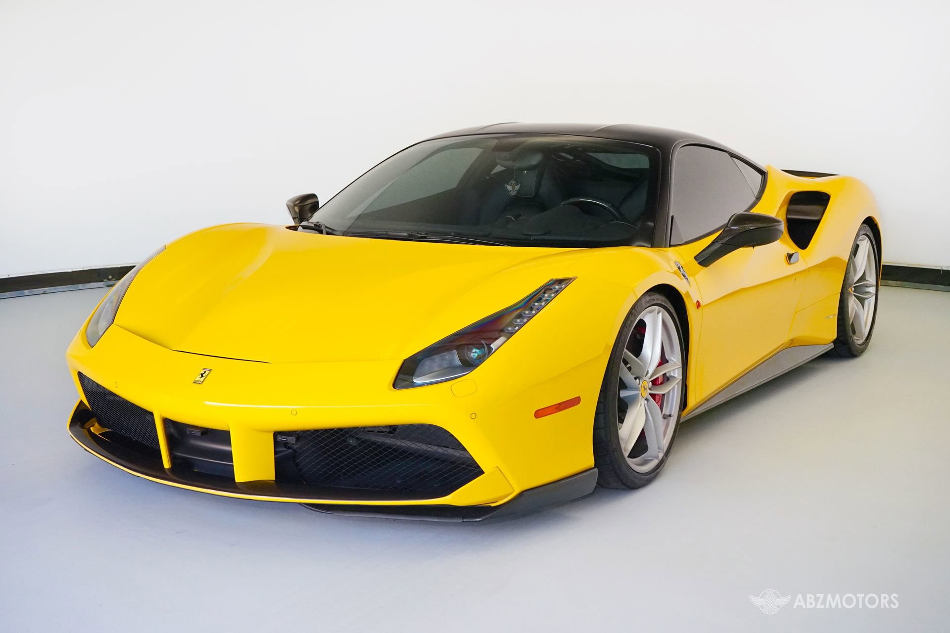 Used 2018 Ferrari 488 GTB image 2