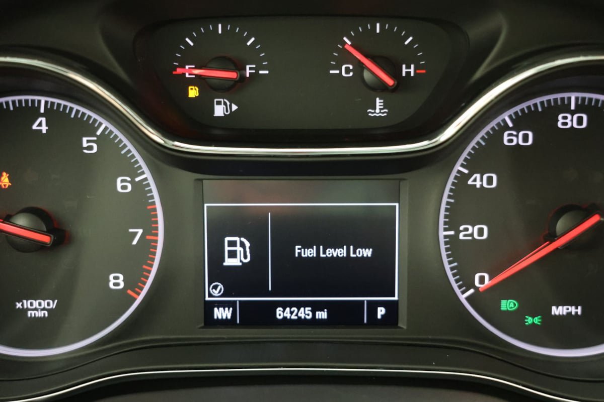 Used 2019 Chevrolet Cruze Premier w/ Sun And Sound Package FWD image 11