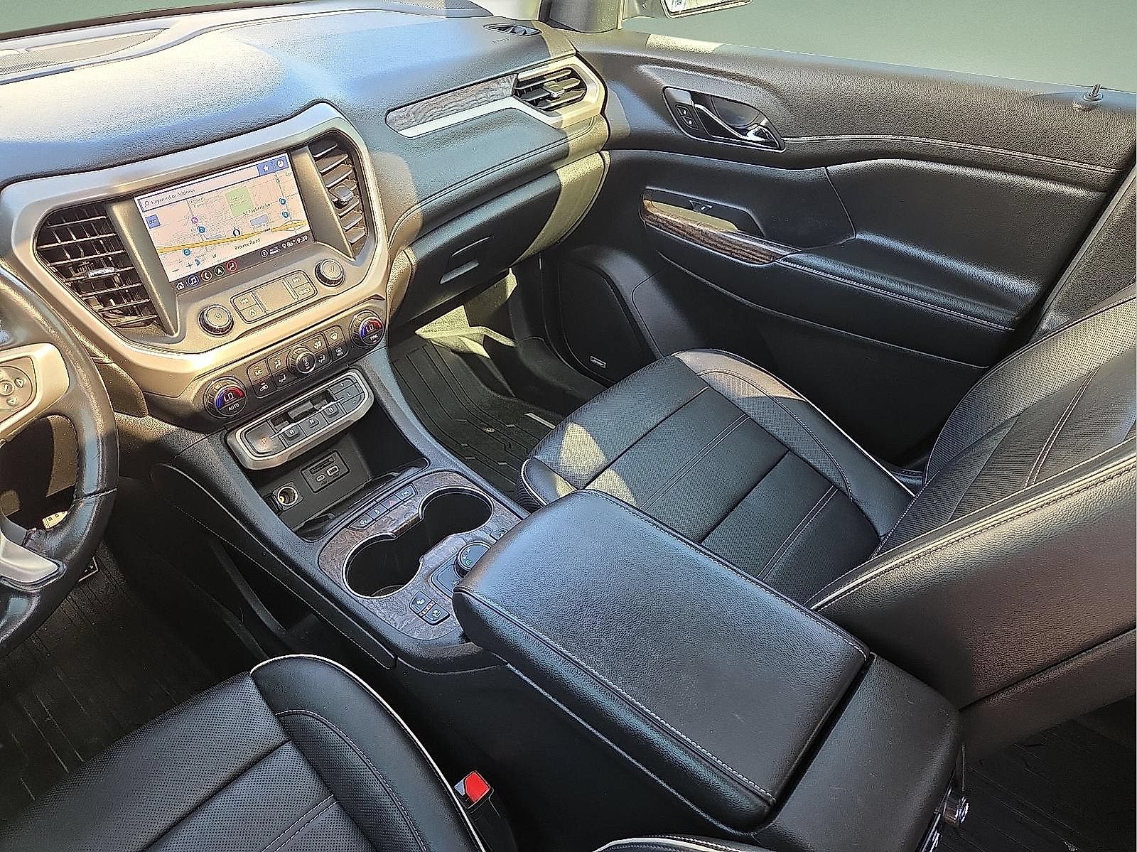 Used 2020 GMC Acadia Denali w/ Technology Package FWD image 19