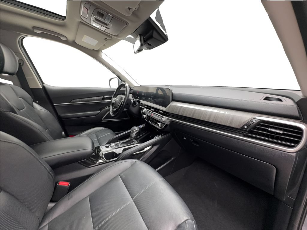 Used 2024 Kia Telluride EX w/ EX Captain's Chair Package AWD/4WD image 35