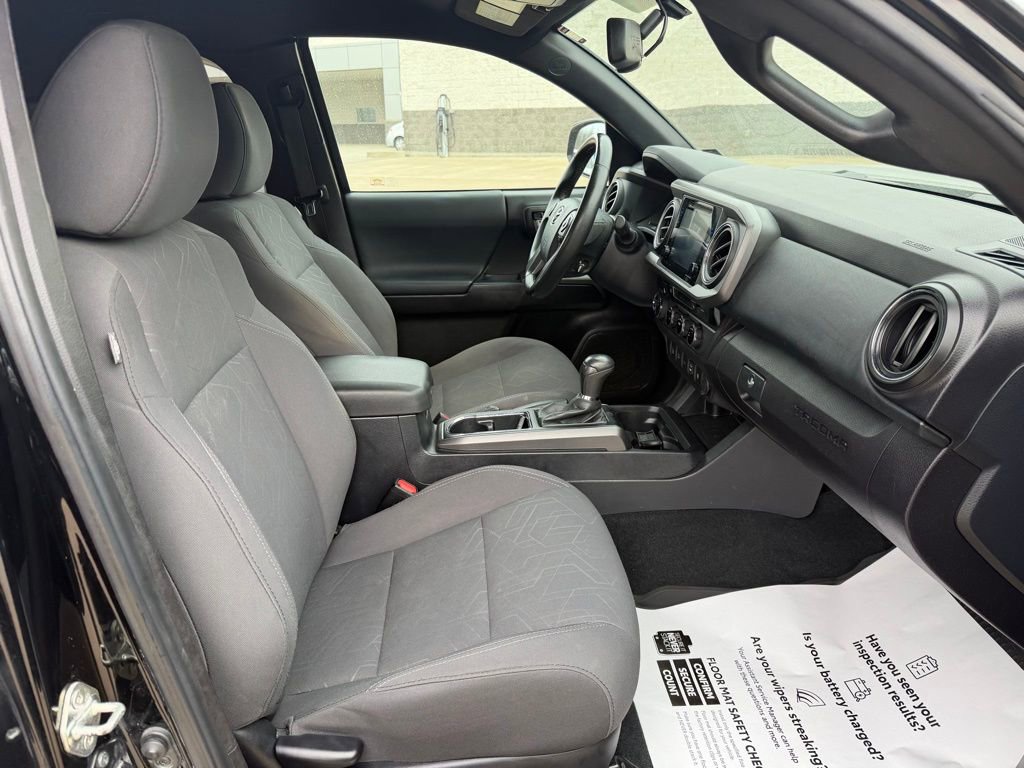 Used 2017 Toyota Tacoma TRD Sport w/ Premium & Technology Package image 31