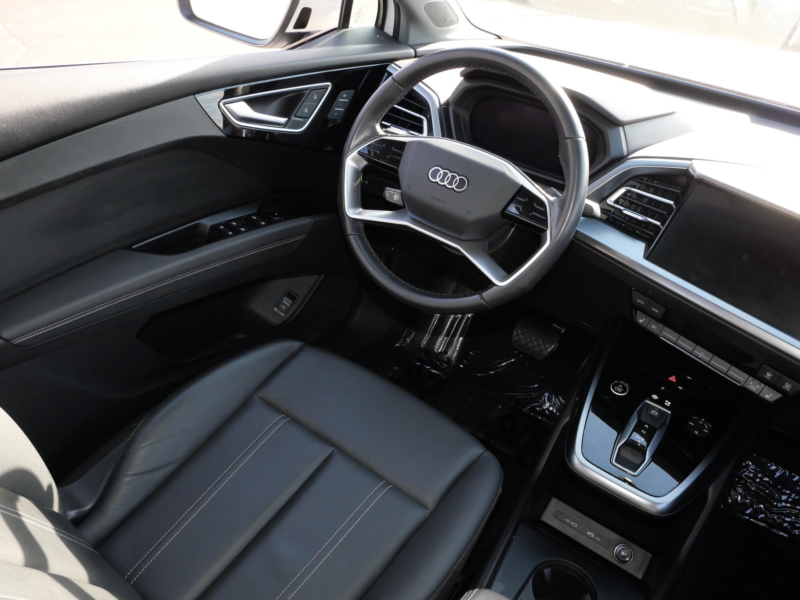 Used 2023 Audi Q4 e-tron Premium Plus AWD/4WD image 9