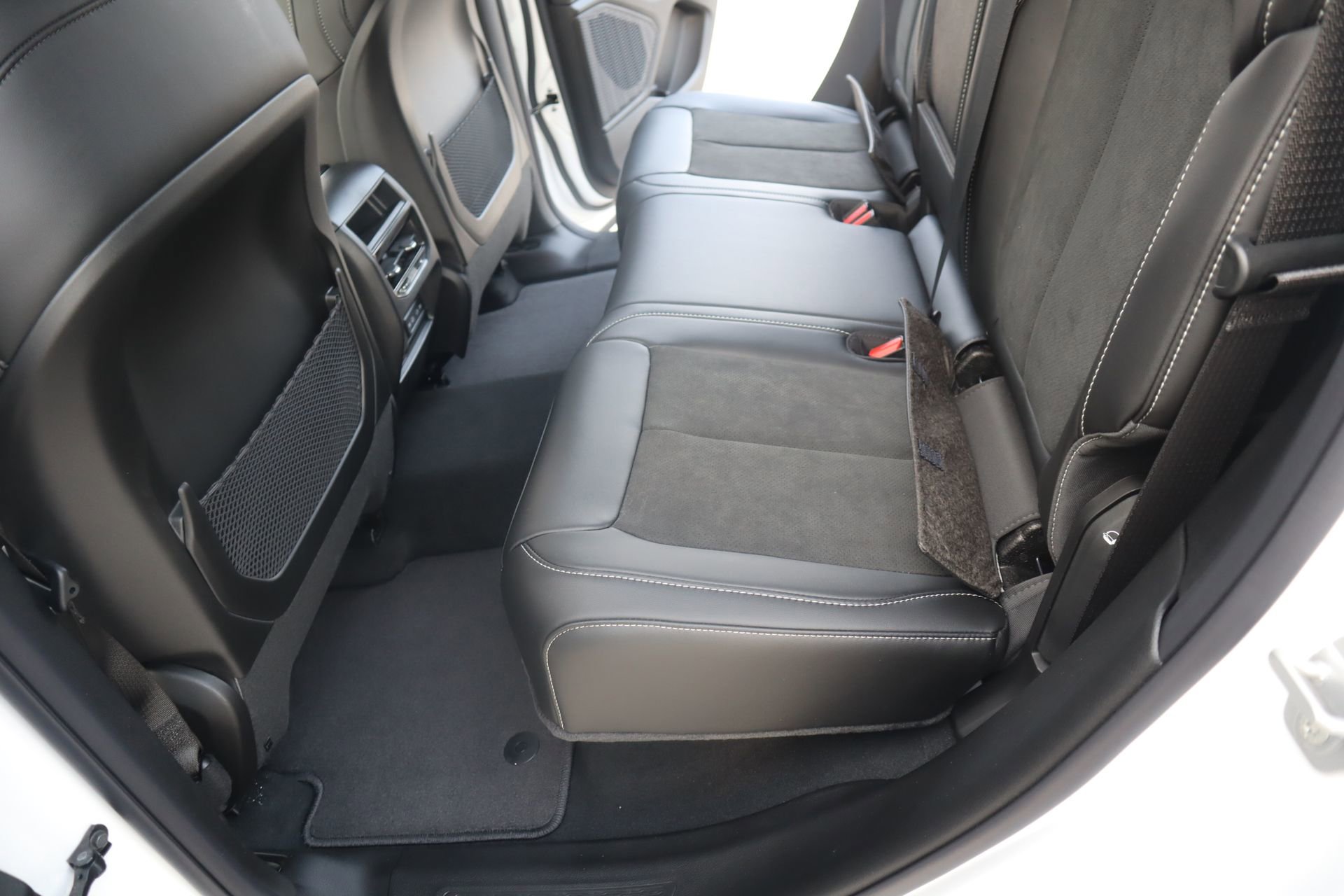 New 2026 Jeep Grand Cherokee Altitude AWD/4WD image 13