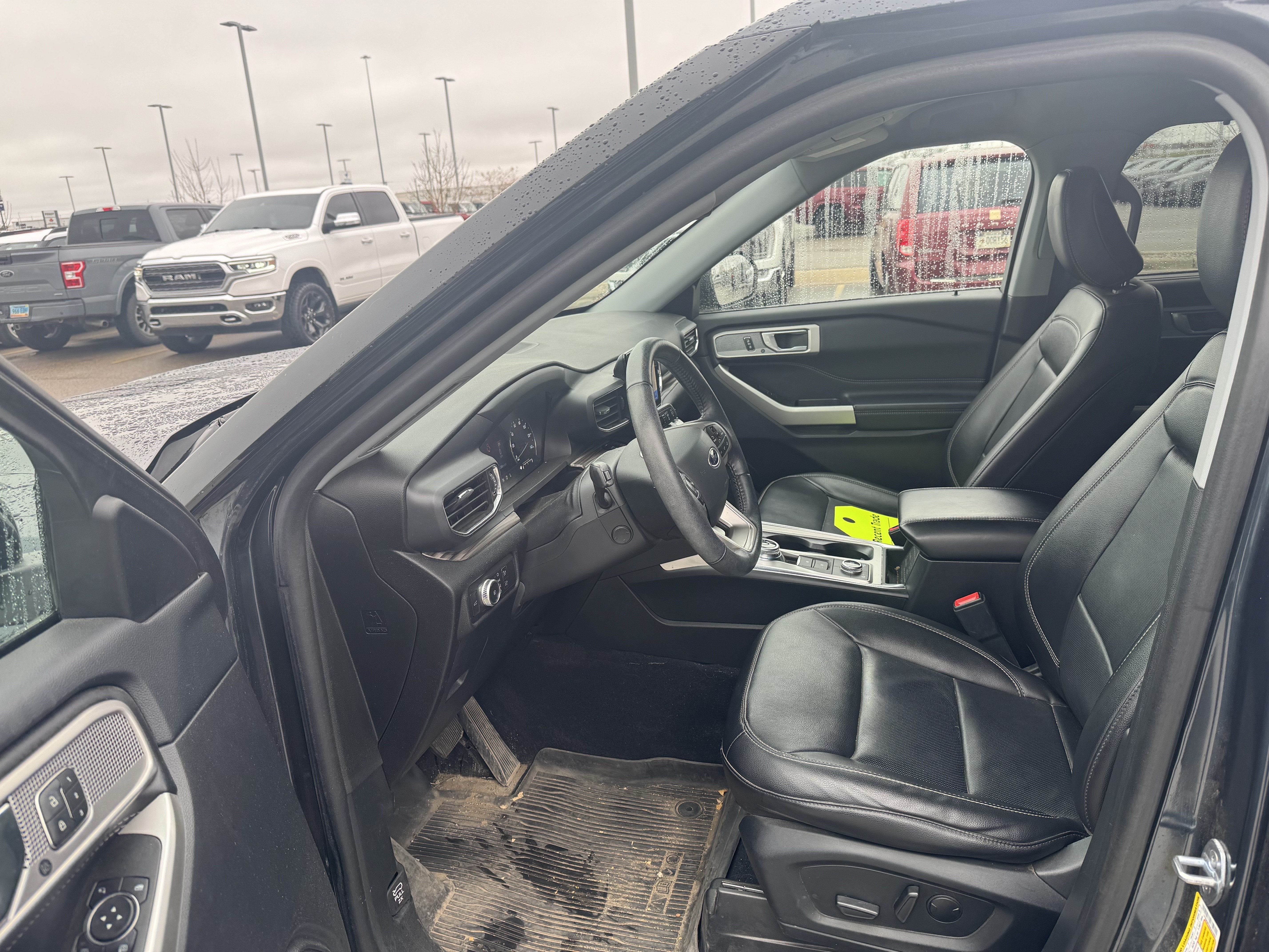 Used 2022 Ford Explorer Limited w/ Equipment Group 301A AWD/4WD image 8
