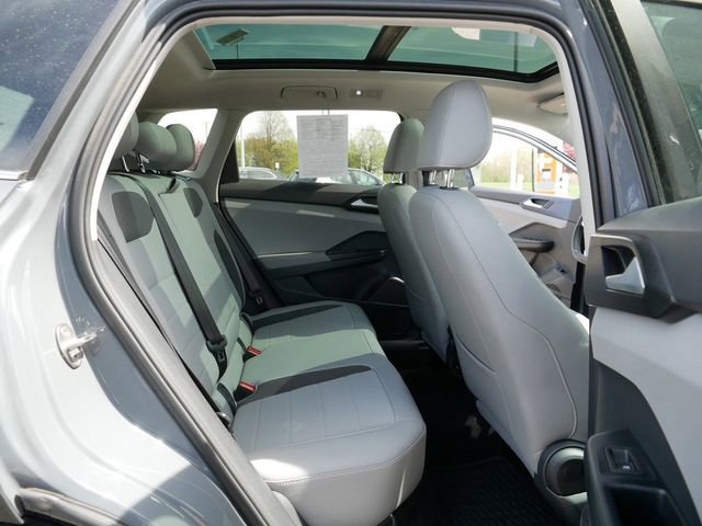 Certified 2023 Volkswagen Taos SE w/ Panoramic Sunroof Package AWD/4WD image 19