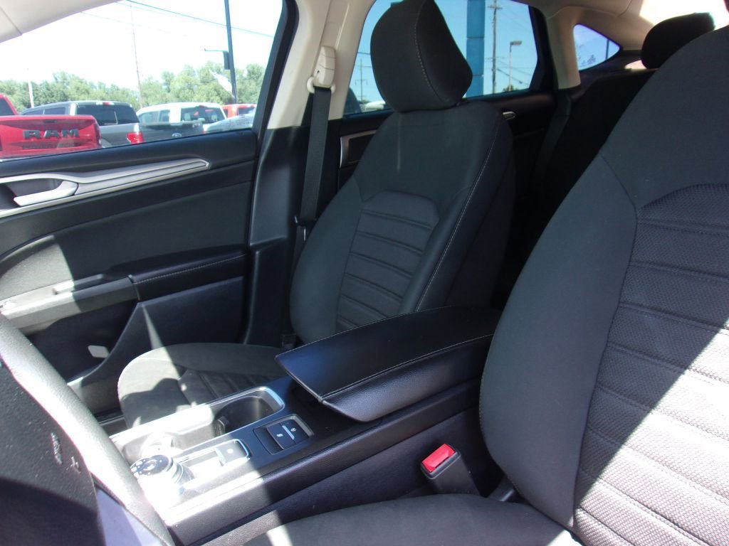 Used 2020 Ford Fusion SE image 8