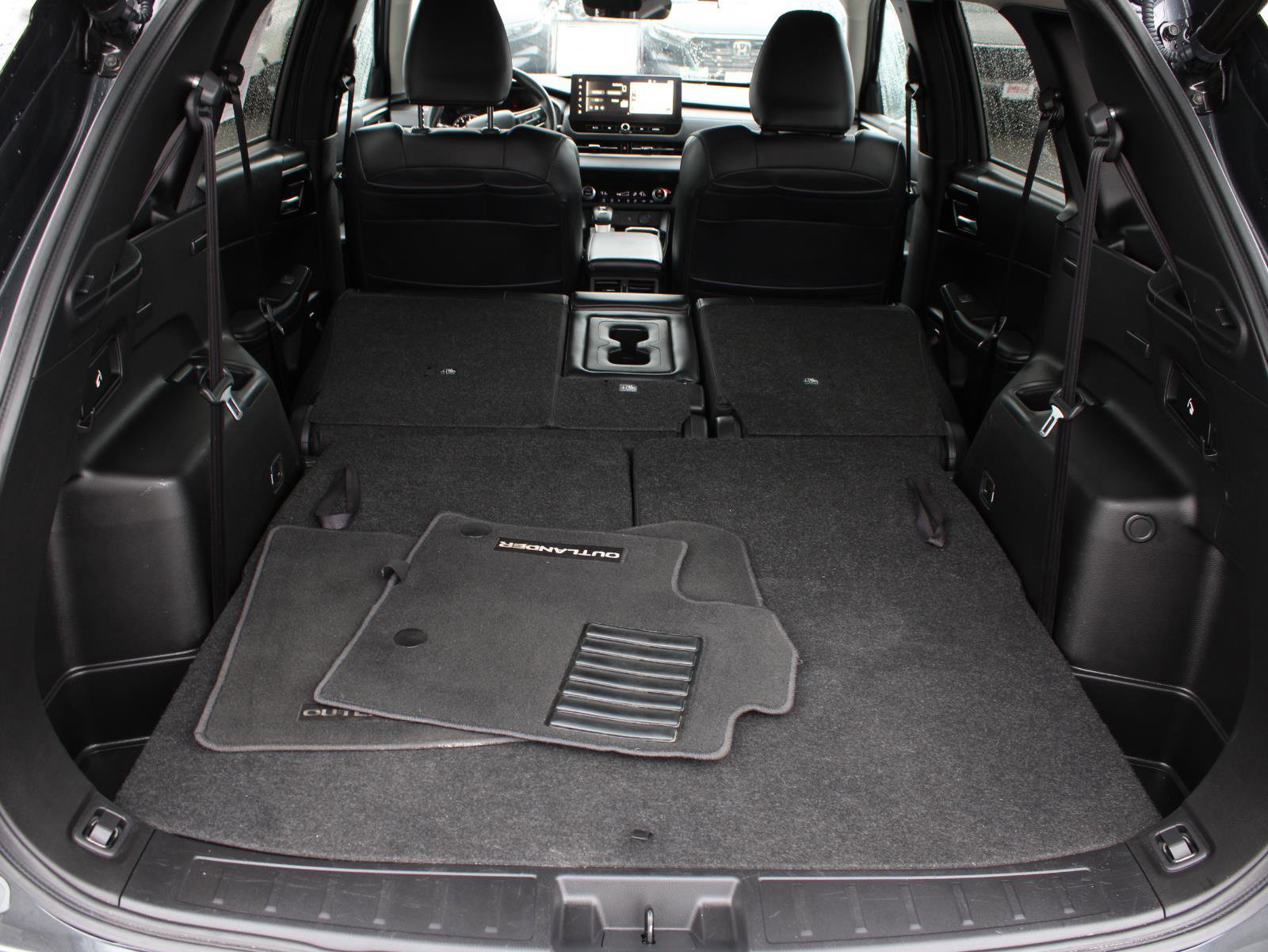 Used 2025 Mitsubishi Outlander SE image 8