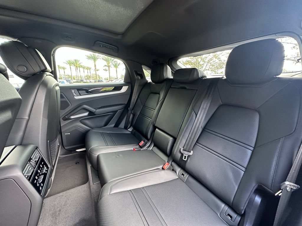 Used 2026 Porsche Cayenne Coupe AWD/4WD image 39