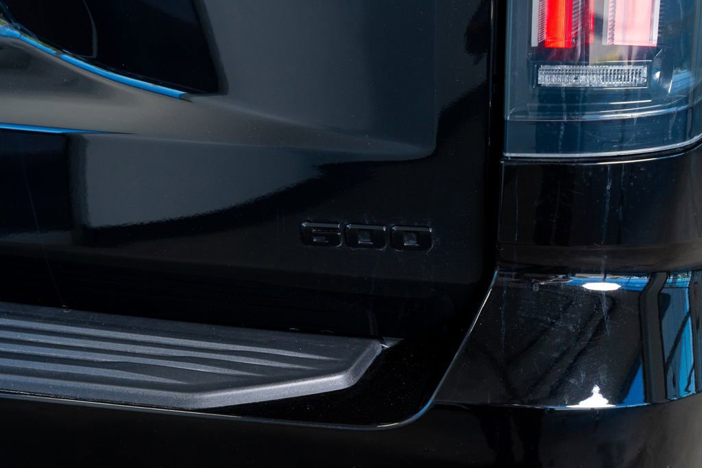 Used 2026 Cadillac Escalade ESV Platinum Sport w/ LPO, ONYX Package image 9