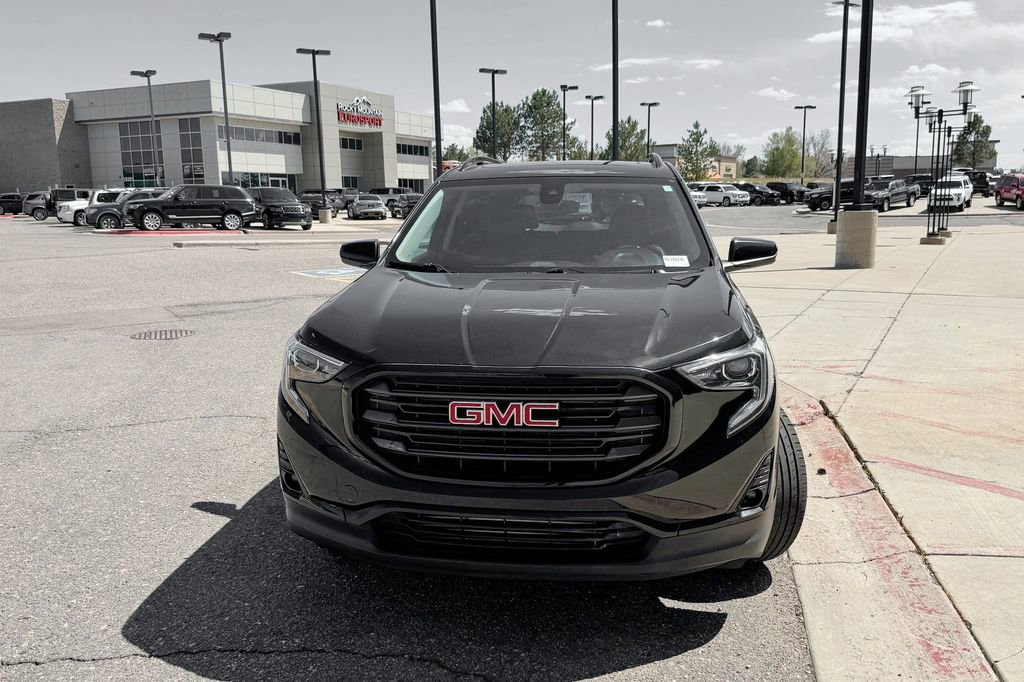 Used 2021 GMC Terrain SLT w/ Infotainment Package II AWD/4WD image 3