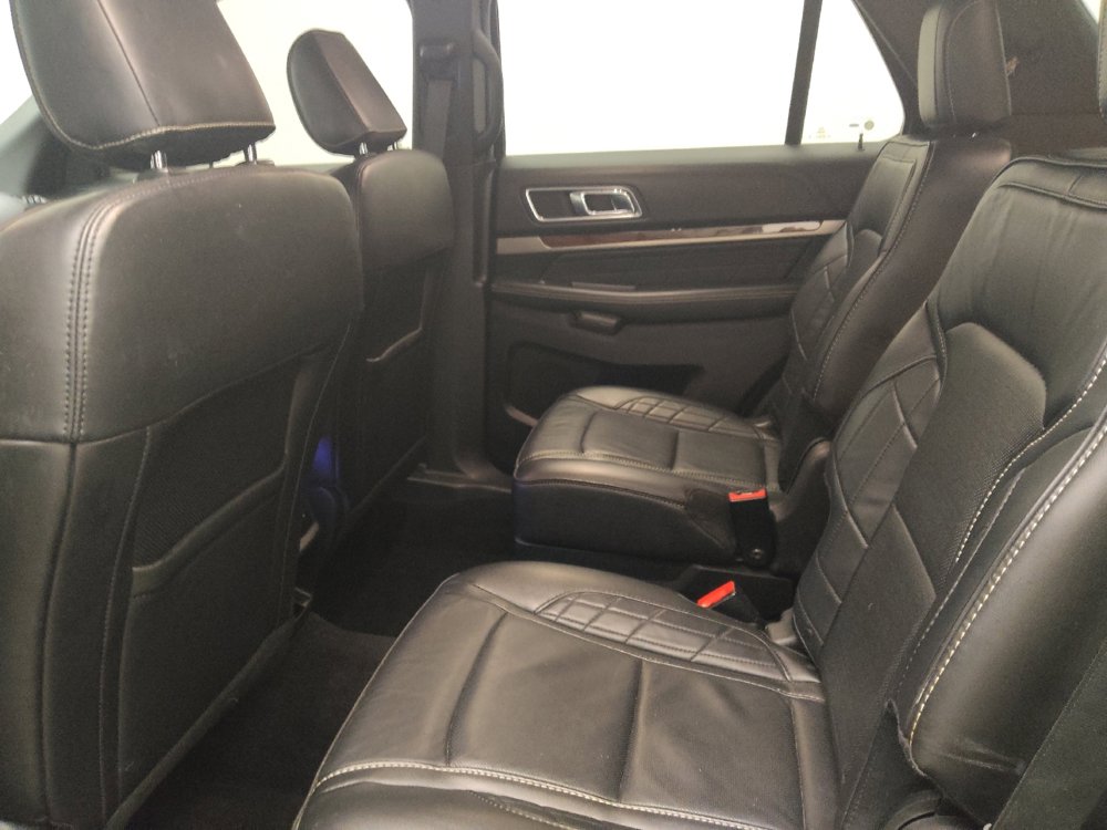 Used 2019 Ford Explorer Platinum AWD/4WD image 18