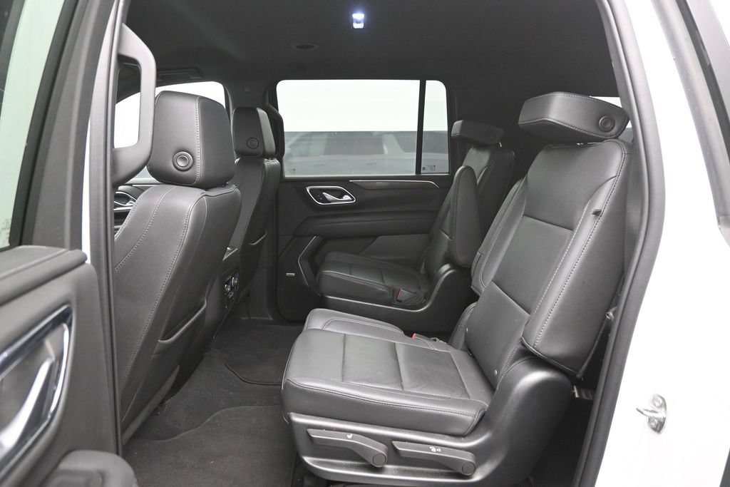 Used 2022 Chevrolet Suburban LT w/ Luxury Package RWD image 25