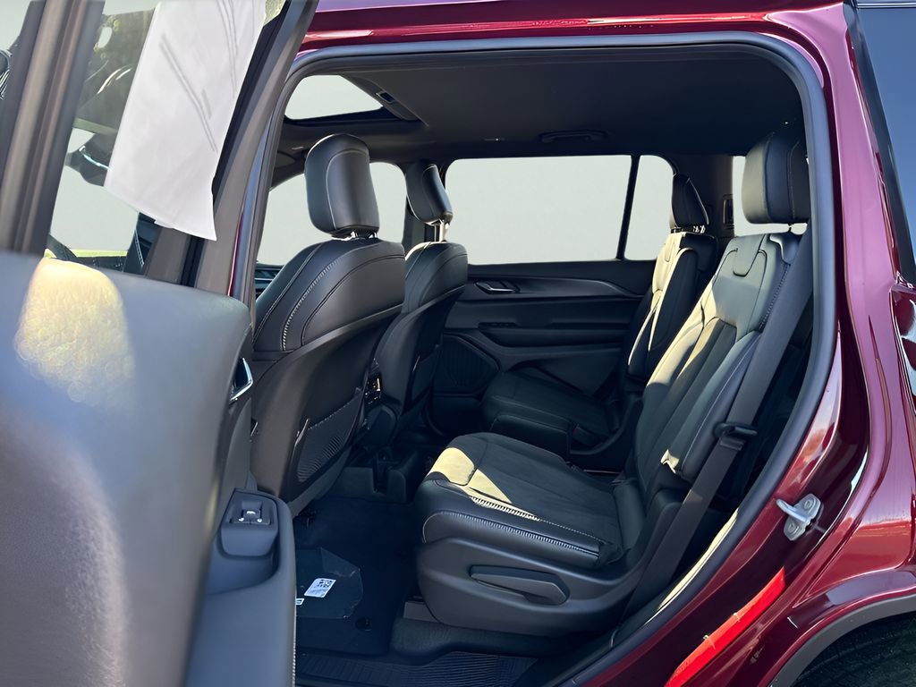 New 2025 Jeep Grand Cherokee L Altitude image 23