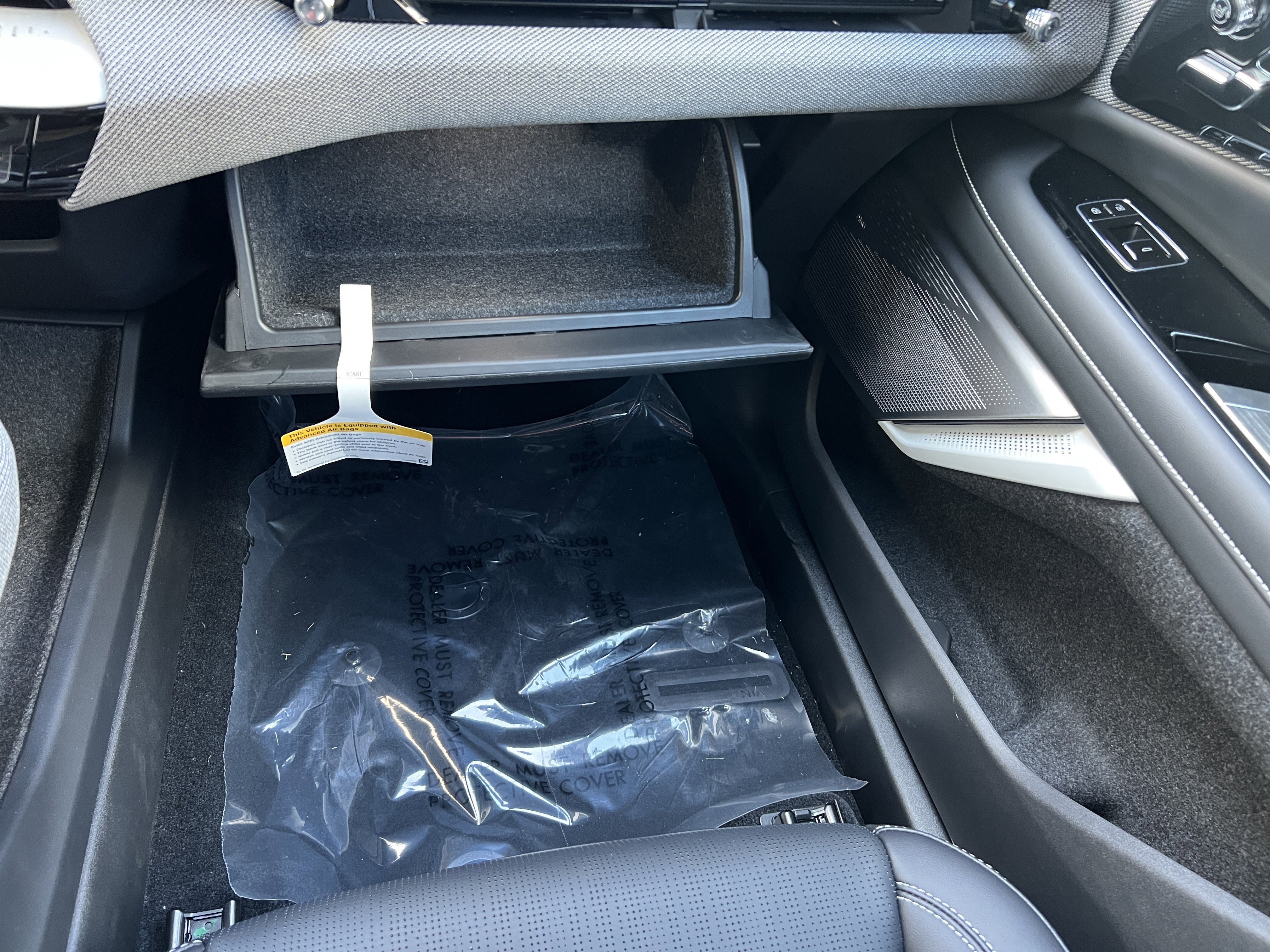 New 2025 Cadillac Optiq Sport 2 image 36