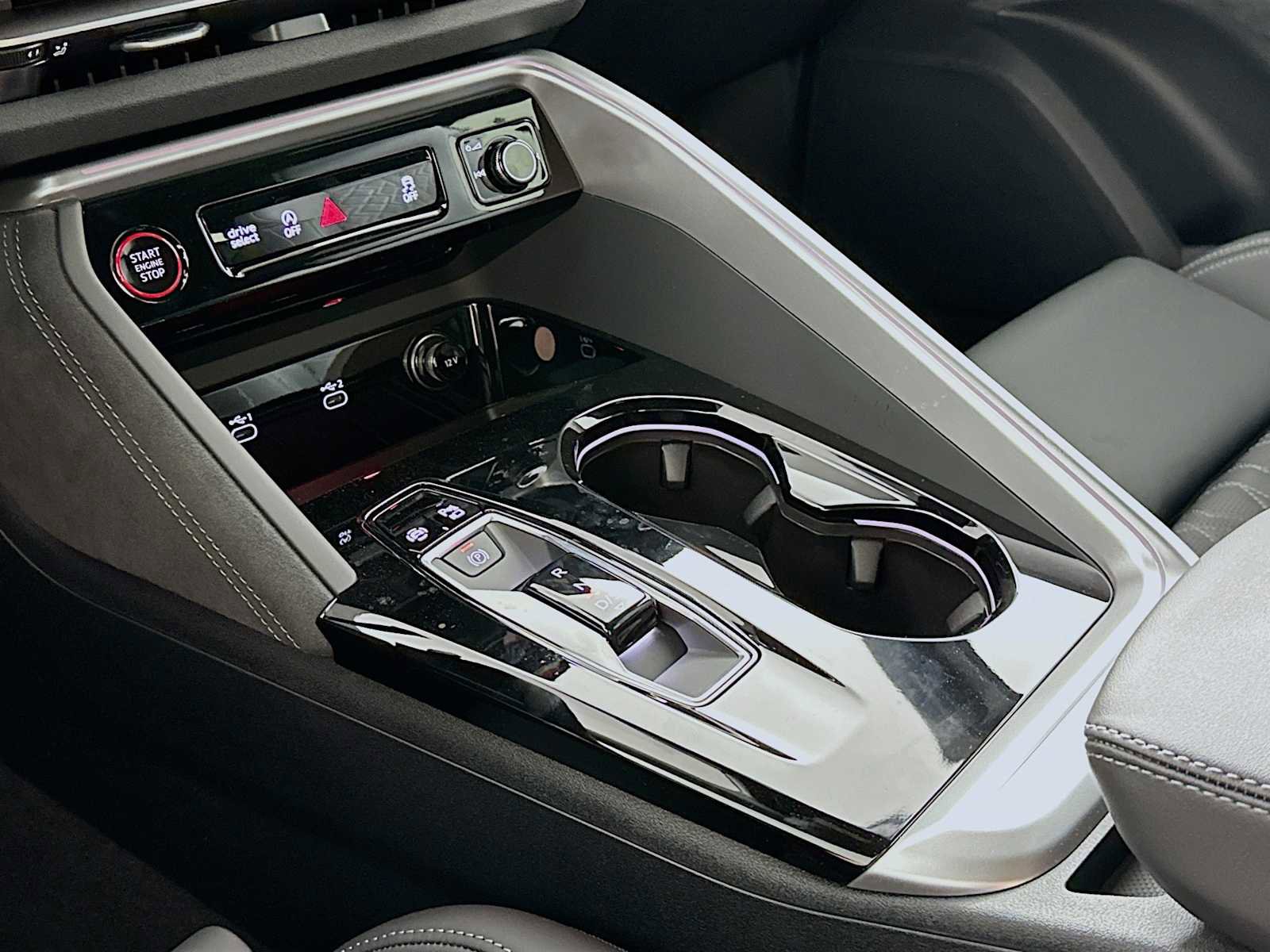 New 2025 Audi SQ5 Prestige image 15