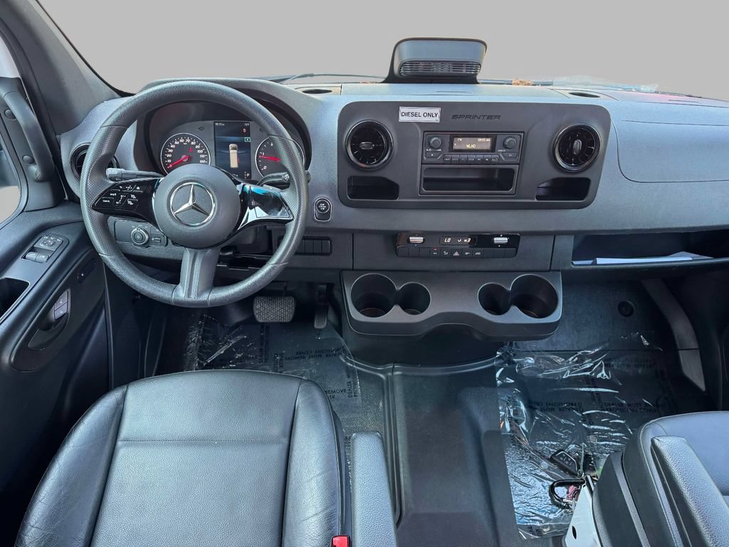 Used 2025 Mercedes-Benz Sprinter 2500 image 4