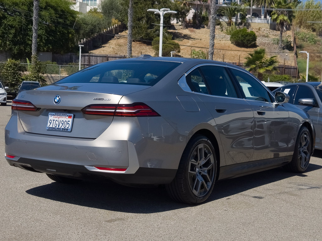 Used 2026 BMW i5 eDrive40 w/ Premium Package RWD image 25