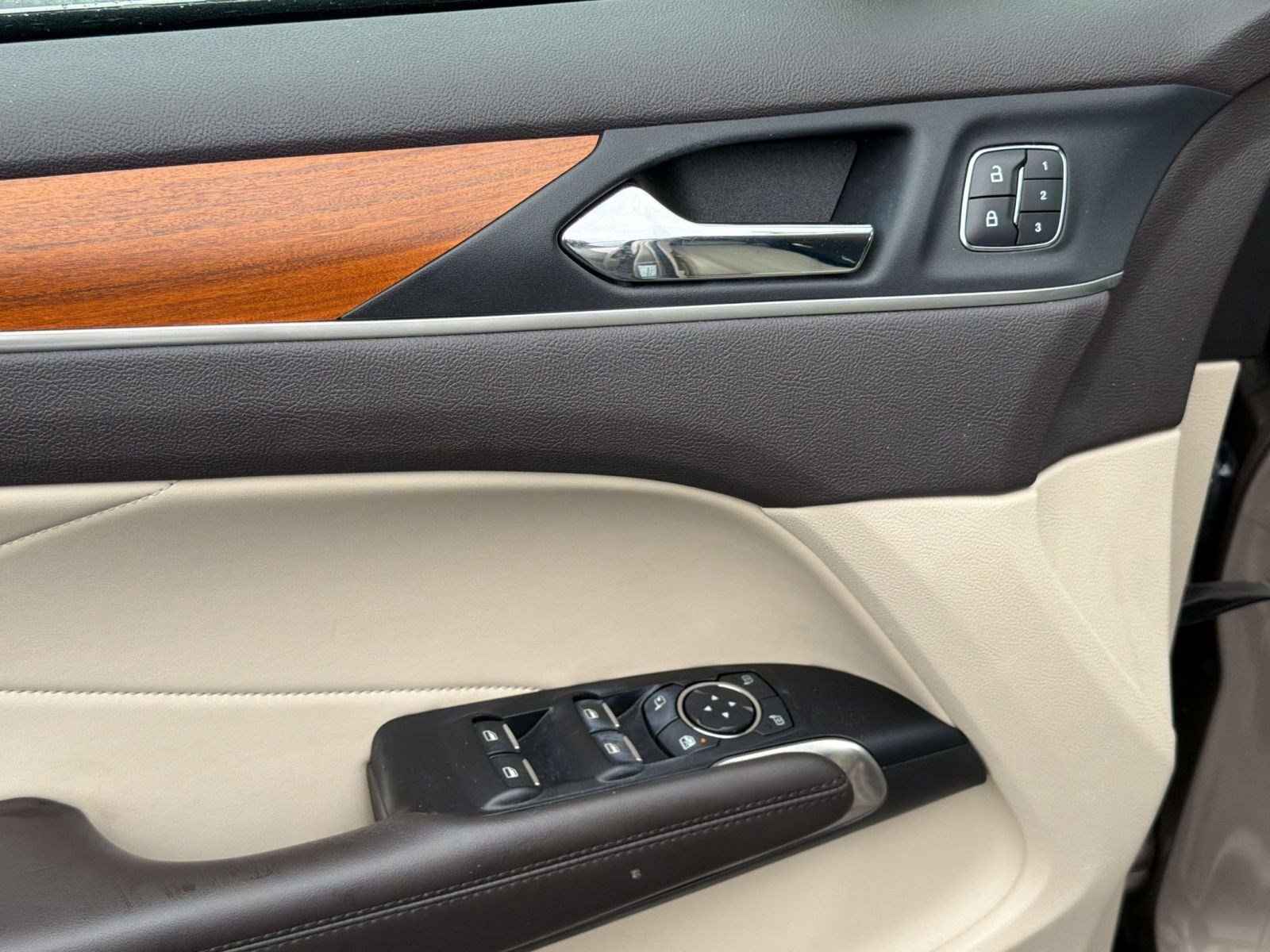 Used 2019 Lincoln MKC Select w/ Select Plus Package FWD image 15