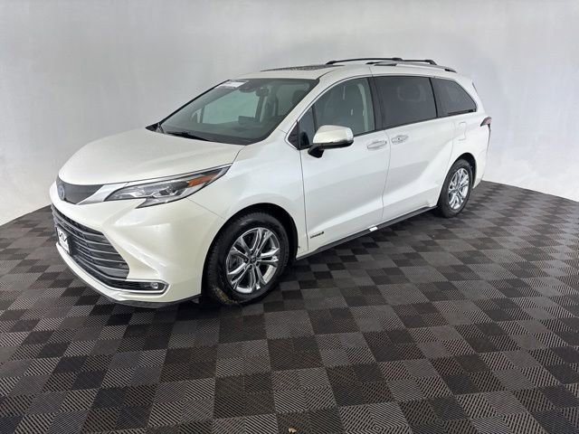 Used 2021 Toyota Sienna Platinum AWD/4WD image 5