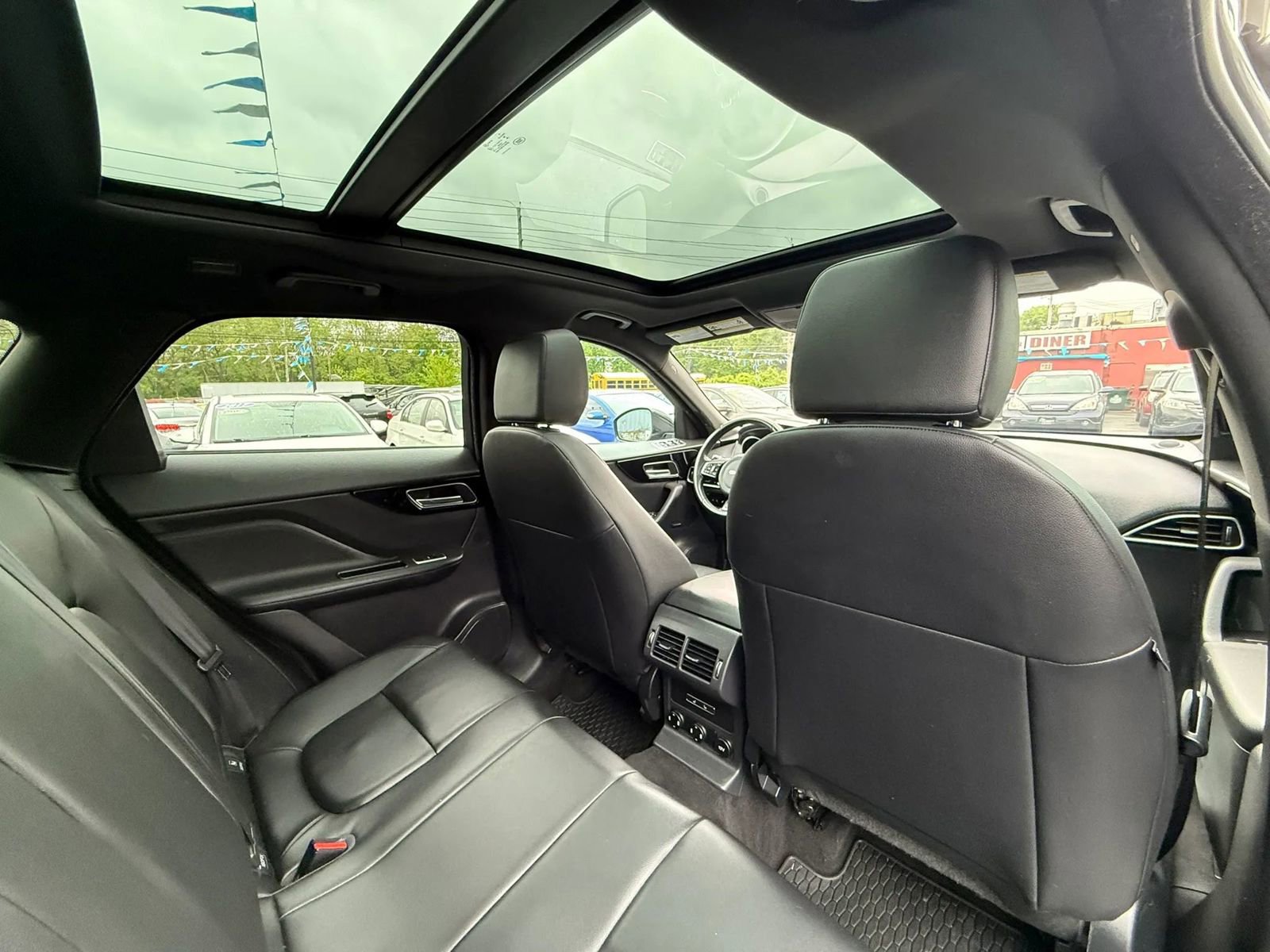 Used 2018 Jaguar F-PACE Premium AWD/4WD image 46
