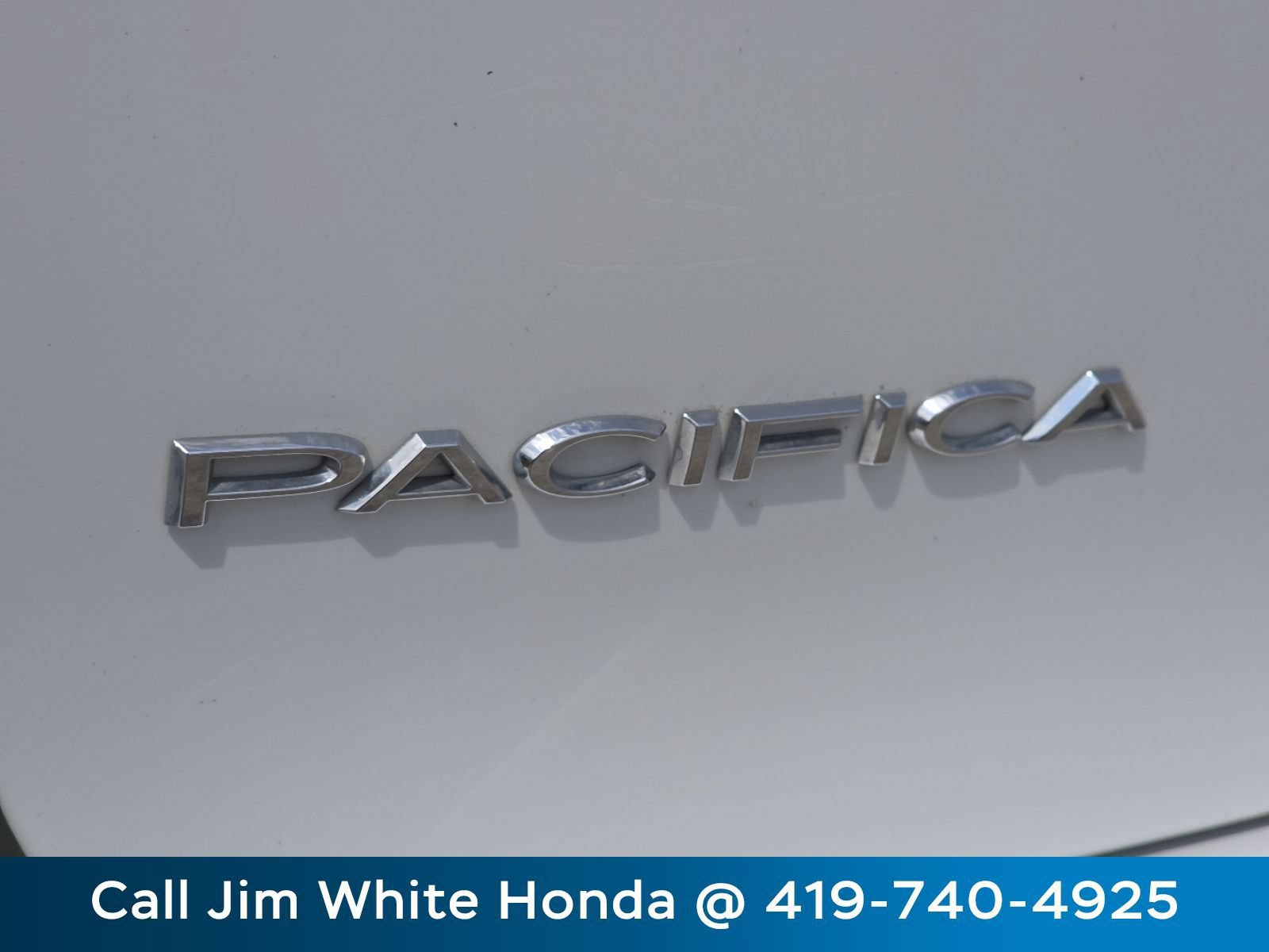 Used 2018 Chrysler Pacifica Touring-L FWD image 12