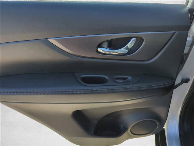 Used 2016 Nissan Rogue S FWD image 9