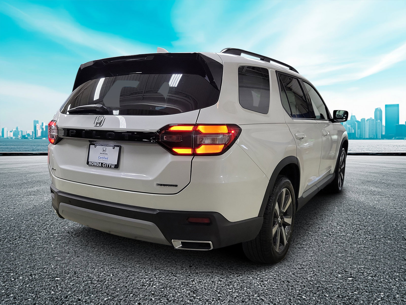 Certified 2025 Honda Pilot Touring image 4