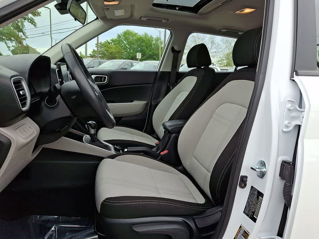 Certified 2025 Hyundai Venue SEL FWD image 12