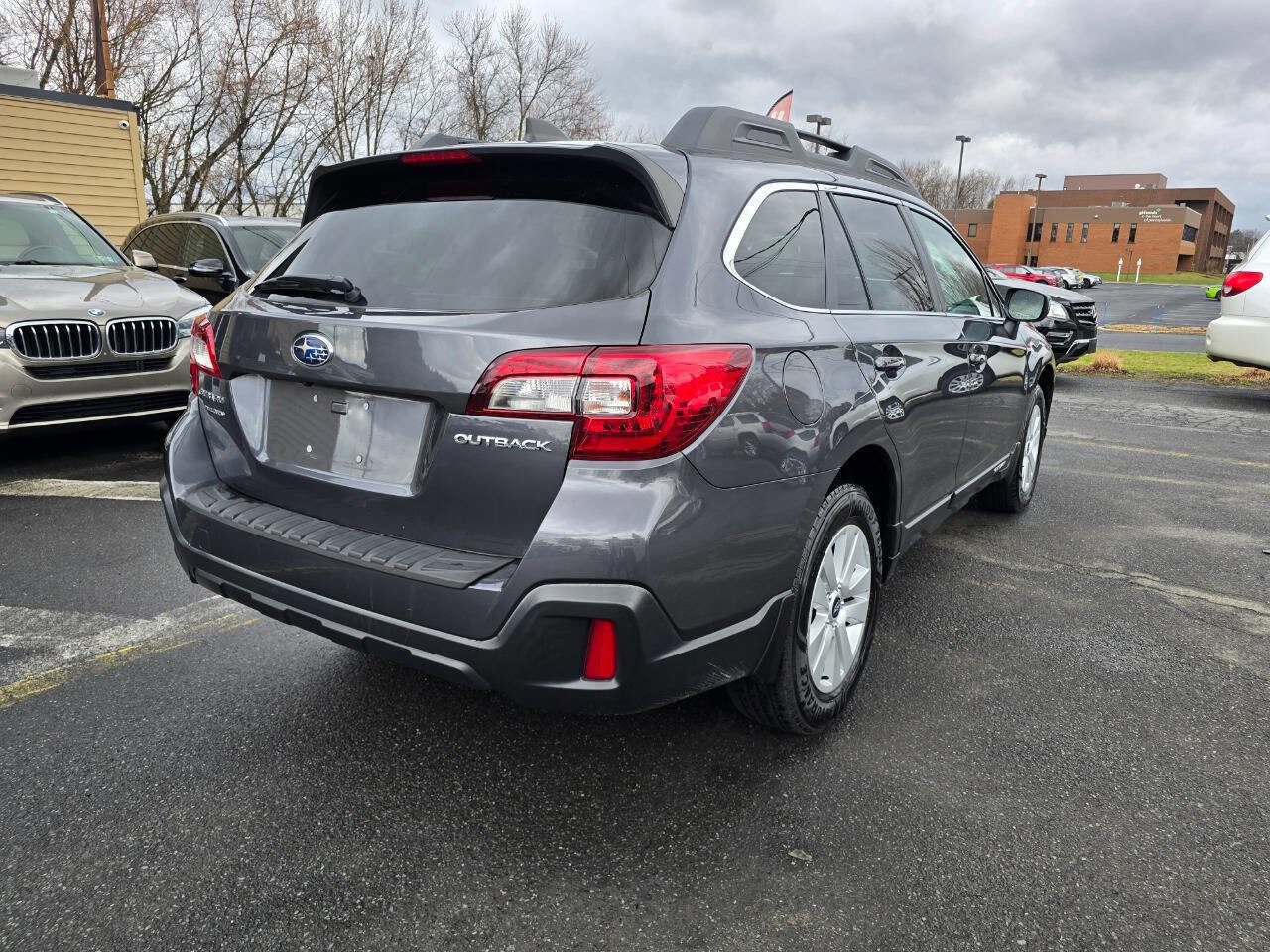 Used 2018 Subaru Outback 2.5i Premium image 3