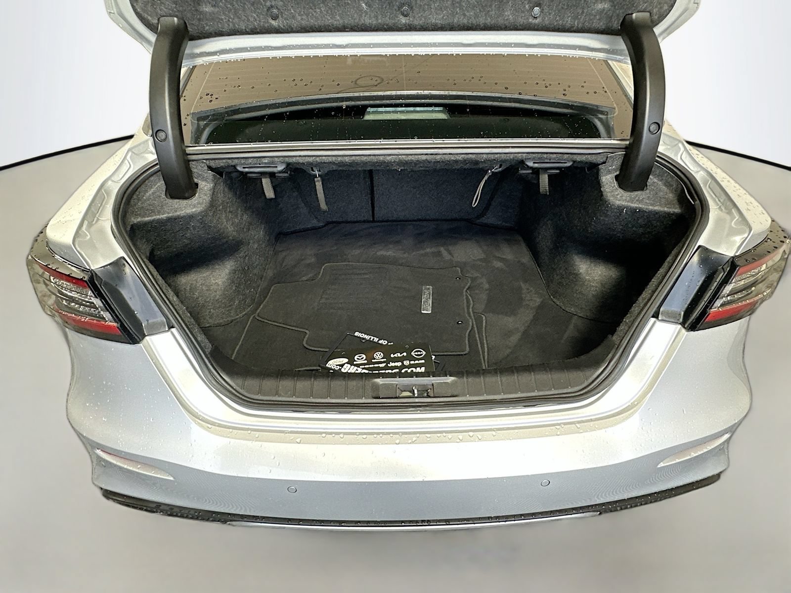 Used 2022 Nissan Maxima SV w/ Floor Mat Group FWD image 27