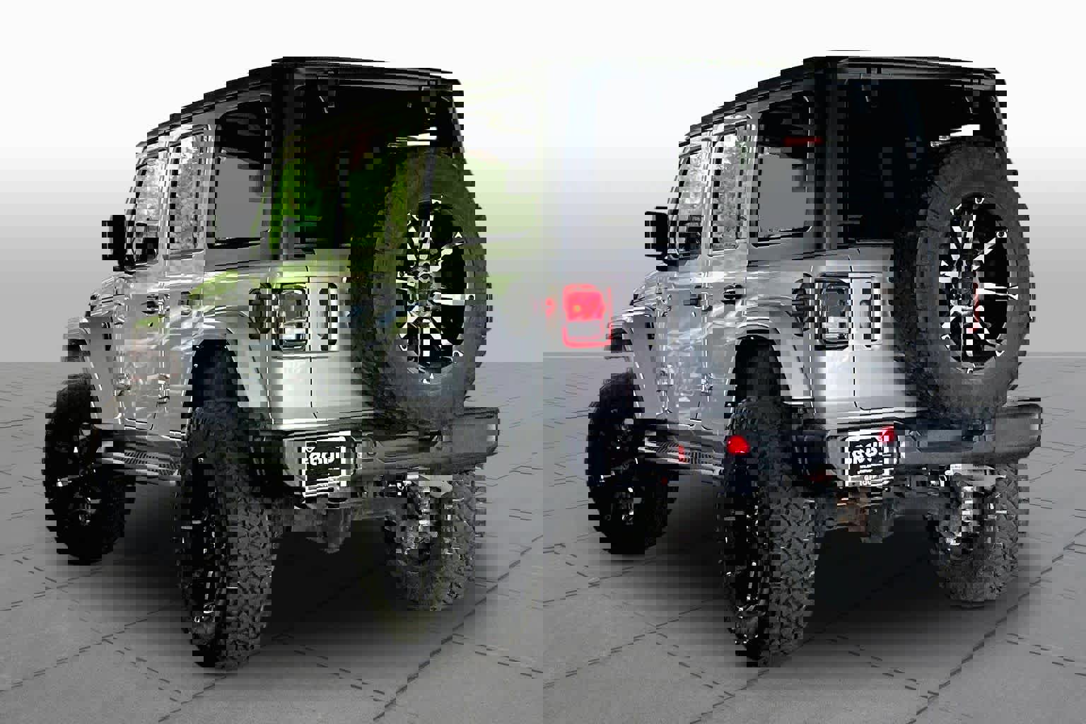 Used 2022 Jeep Wrangler Unlimited Sahara w/ Cold Weather Group AWD/4WD image 11