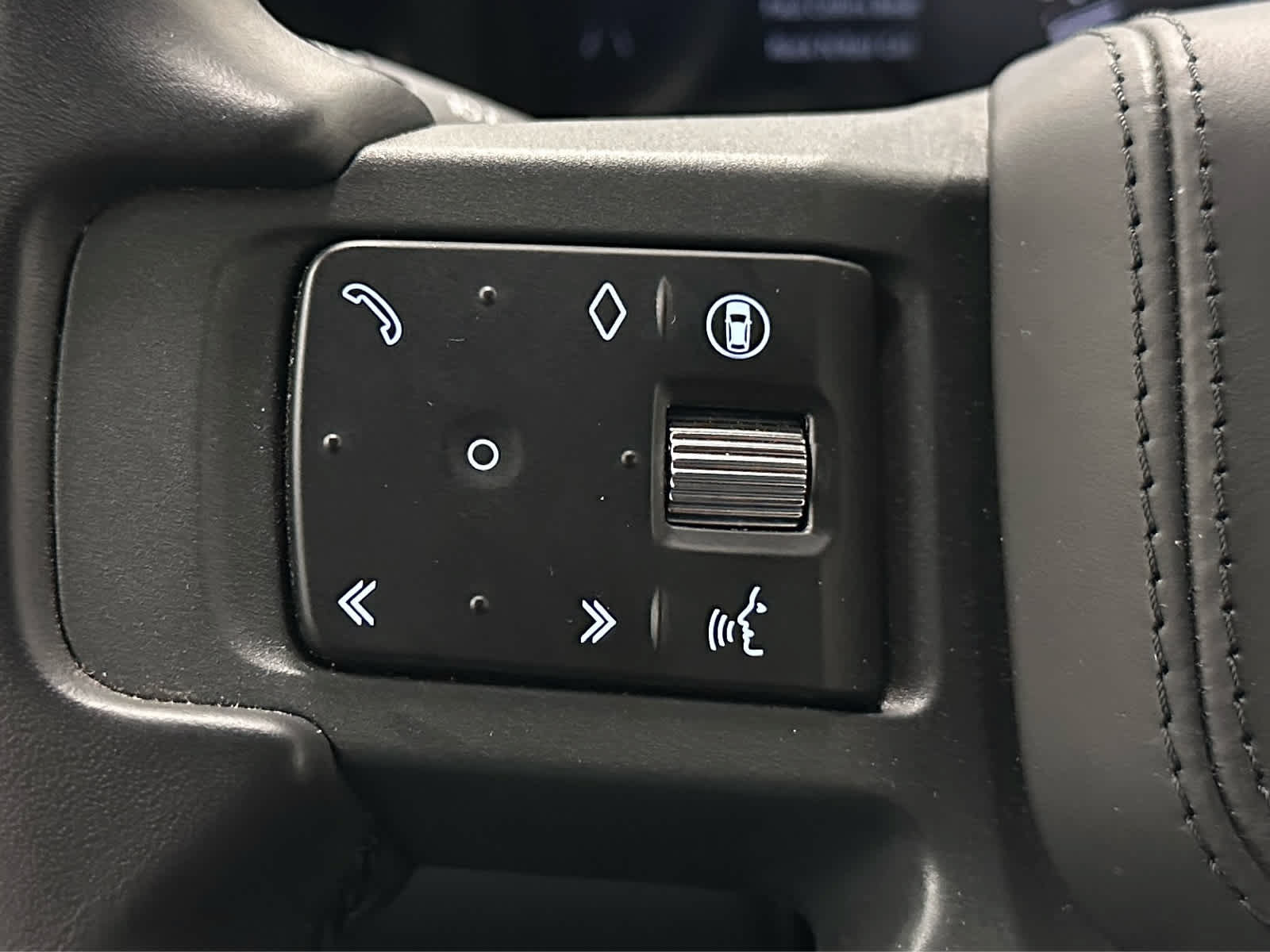 Used 2024 Land Rover Defender 130 X AWD/4WD image 27